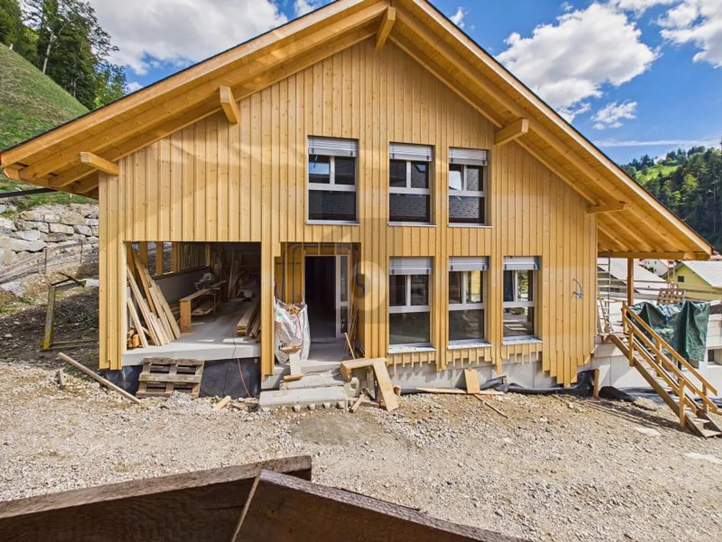 MODERN, SUSTAINABLE, CLOSE TO NATURE, WITH GALLERY - Photo 2 of 6