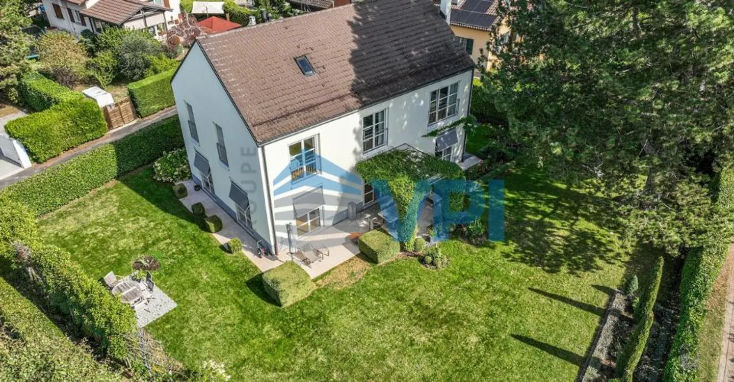 Characterful detached house in a privileged setting - Photo 11 of 11