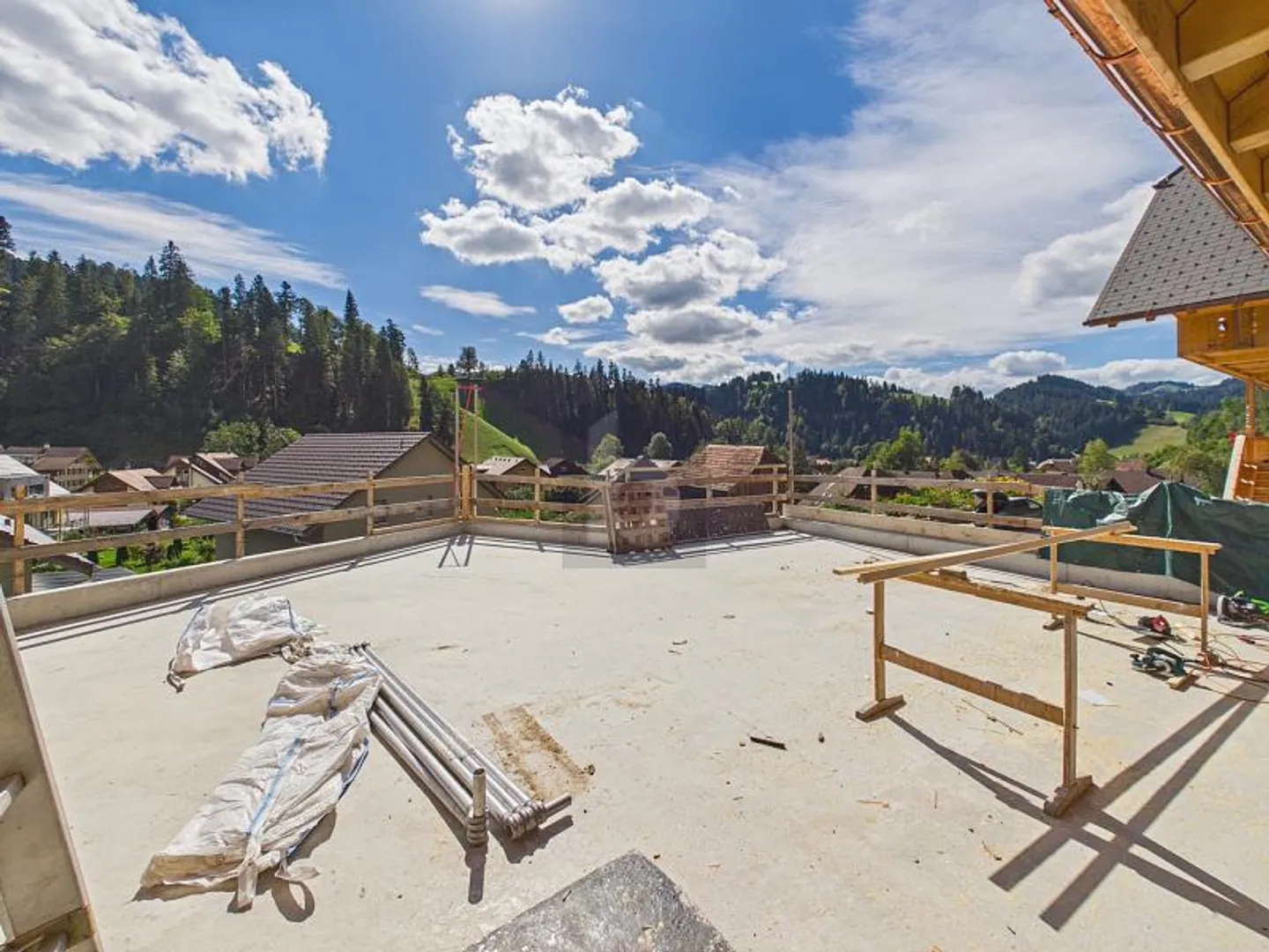 MODERN, SUSTAINABLE, CLOSE TO NATURE, WITH GALLERY - Photo 1 of 6