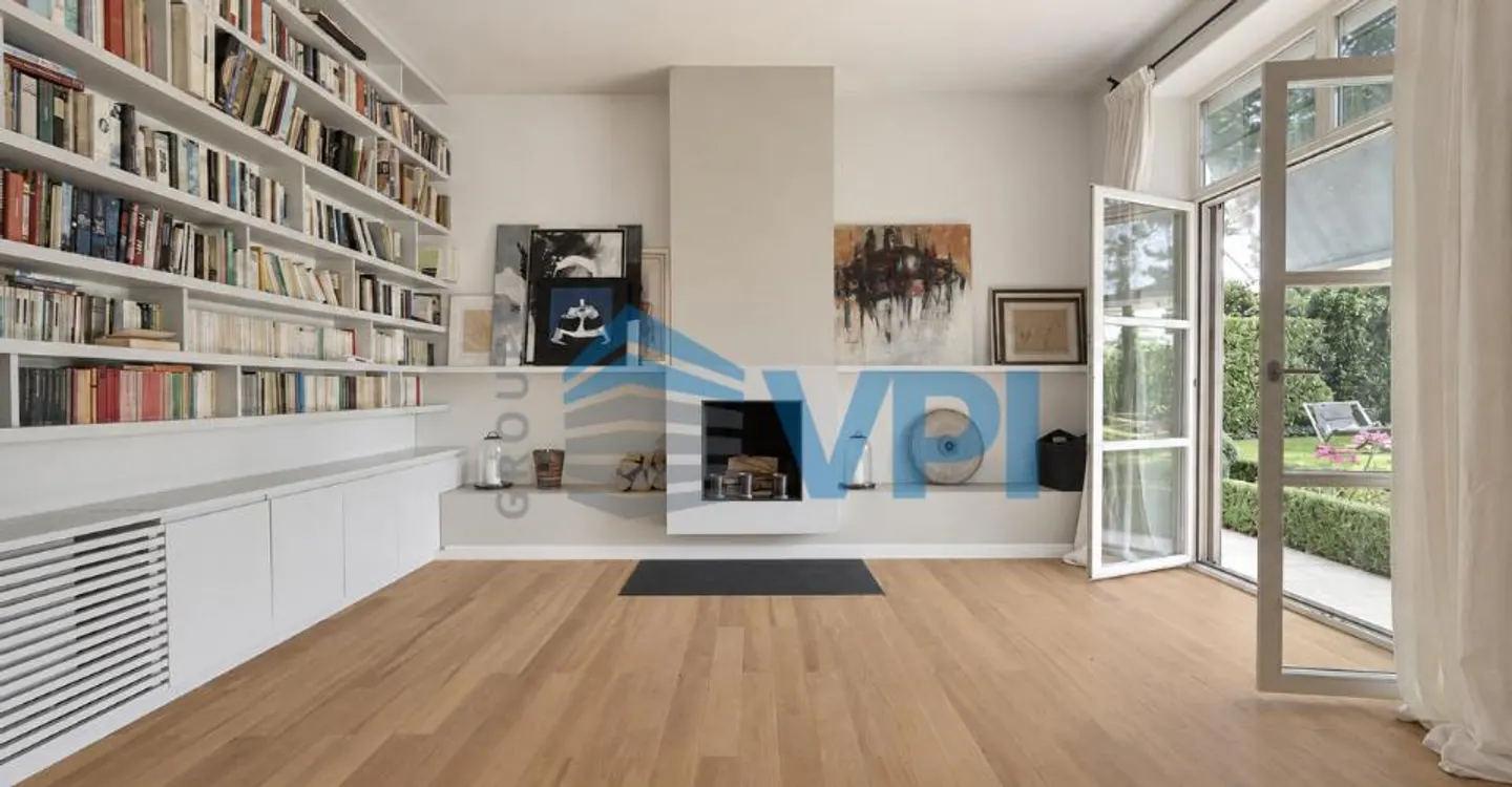 Characterful detached house in a privileged setting - Photo 9 of 11