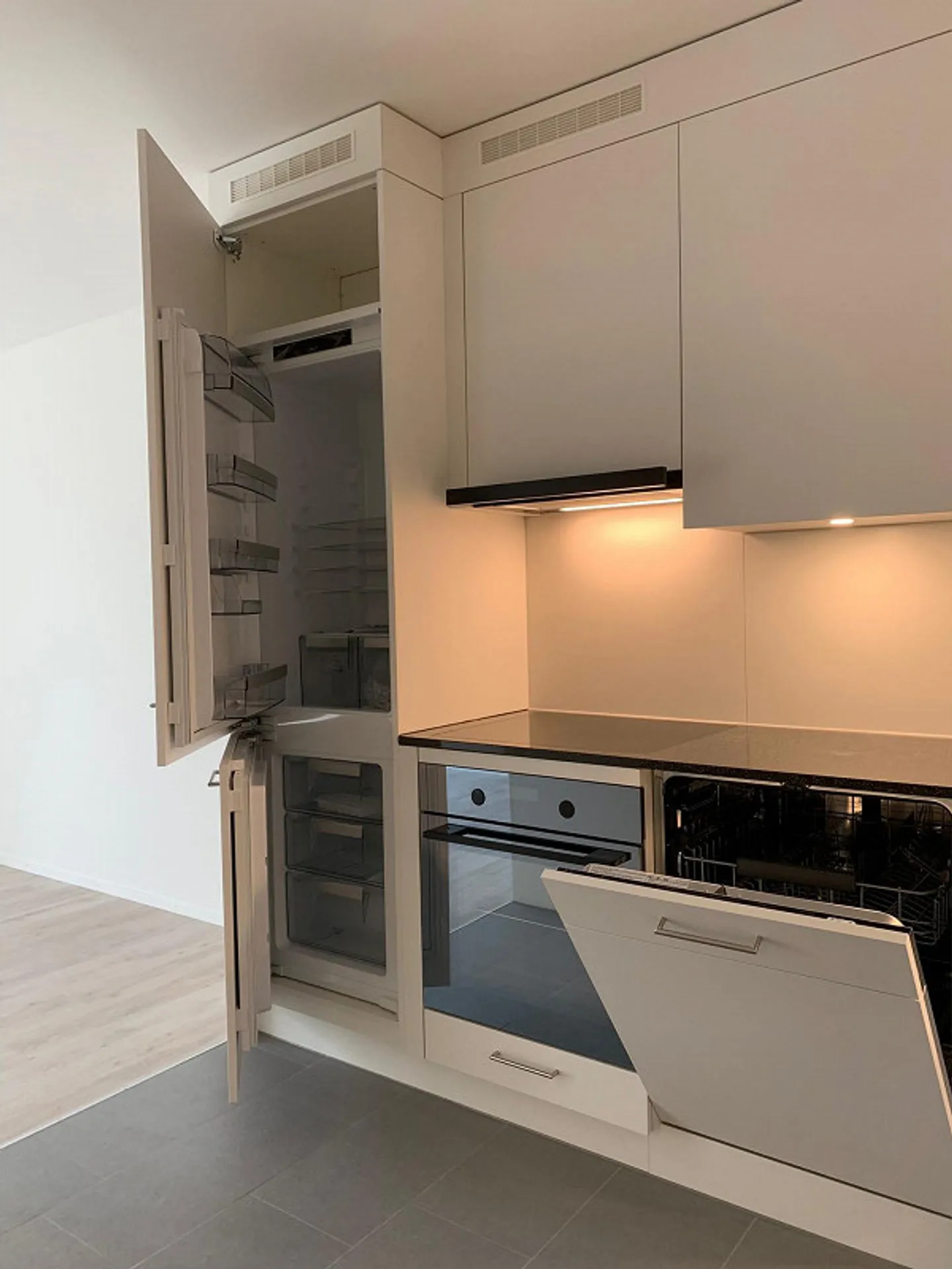 Appartement rénové de 1,5 pièce dans le quartier St. Johann - Photo 3 sur 5