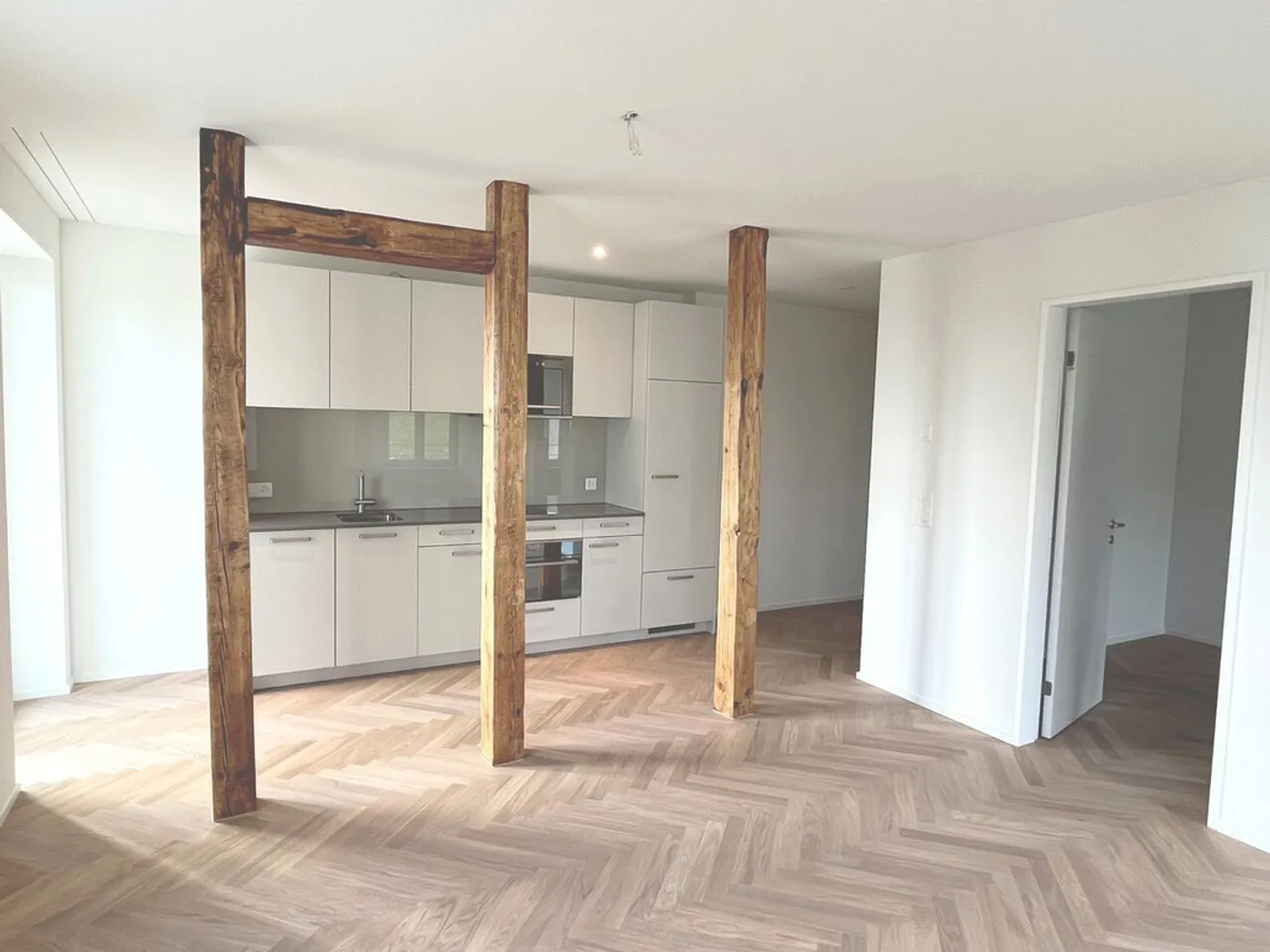 Light-flooded, modern apartment with old building charm - Photo 2 of 9