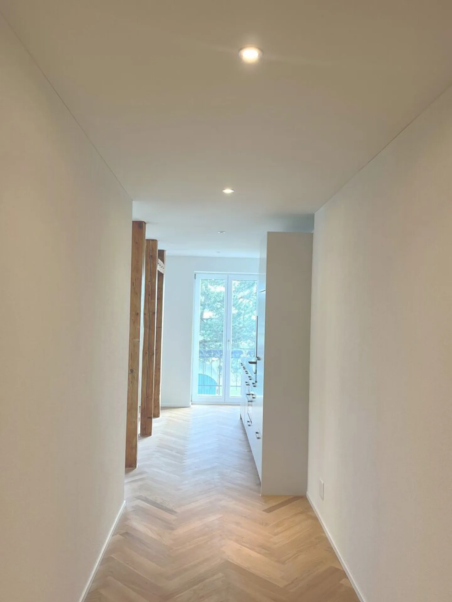 Light-flooded, modern apartment with old building charm - Photo 5 of 9