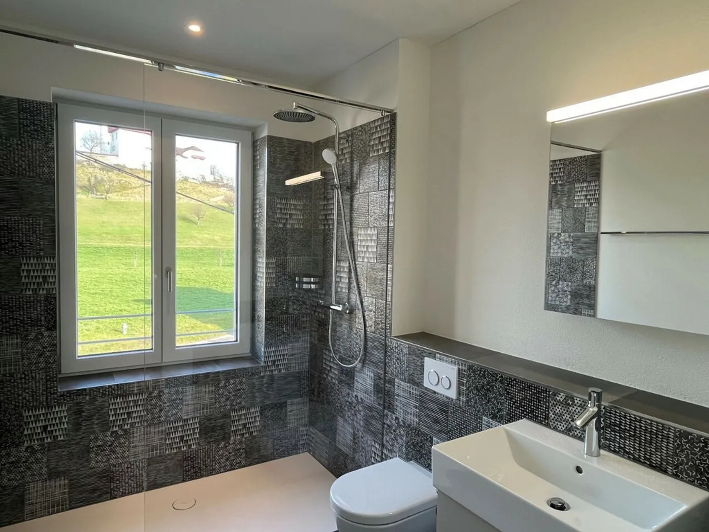 Light-flooded, modern apartment with old building charm - Photo 6 of 9