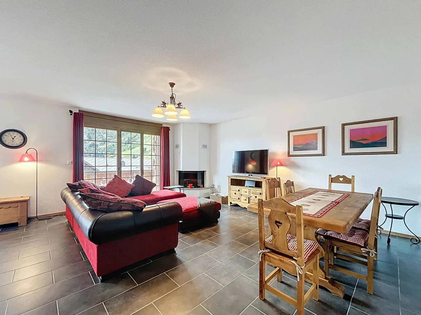 Ski-In/Ski-Out Mountain Apartment - Photo 2 of 10