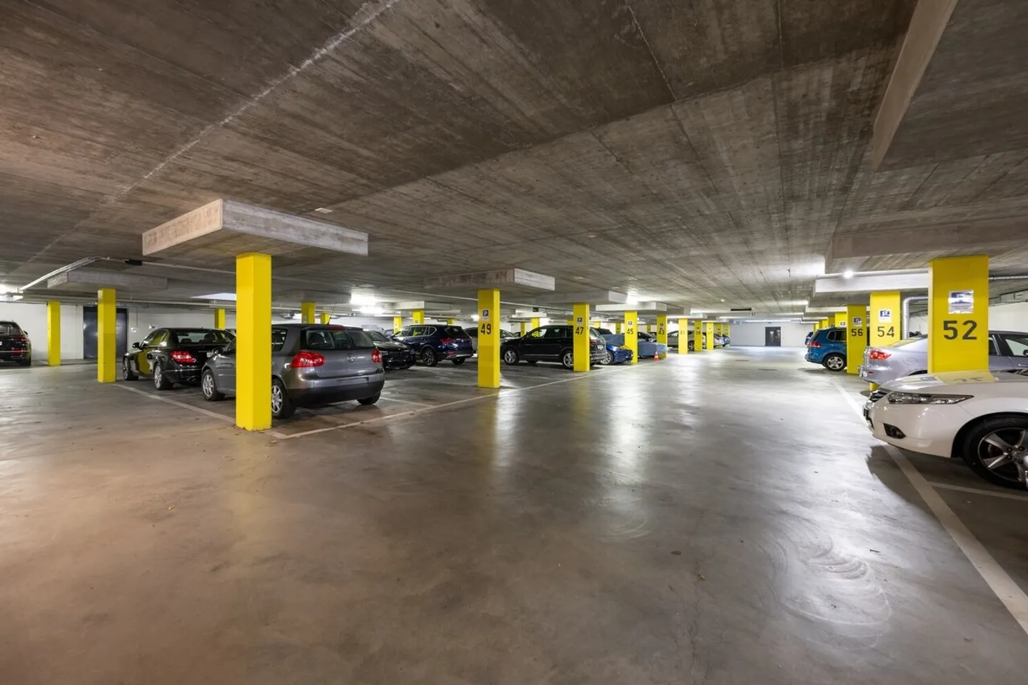 Parking spaces in Zollikofen BE - available immediately or by arrangement... - Photo 1 of 6
