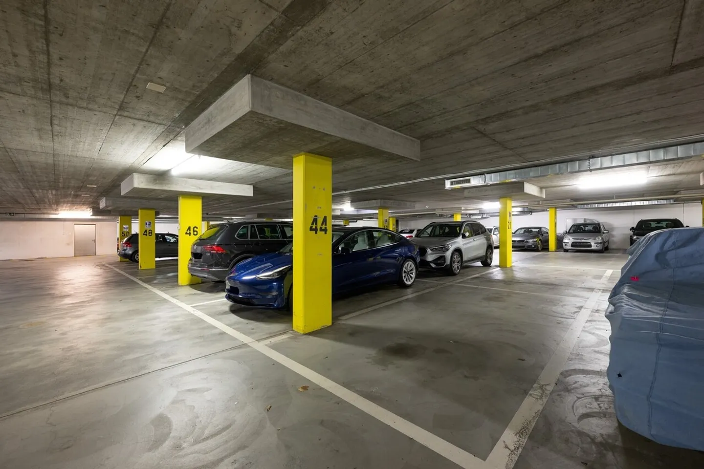 Parking spaces in Zollikofen BE - available immediately or by arrangement... - Photo 3 of 6