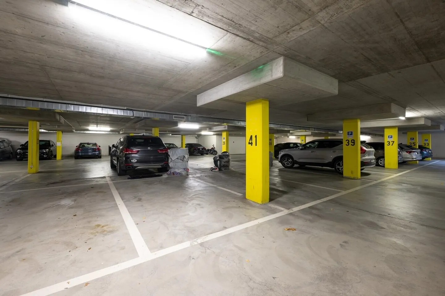 Parking spaces in Zollikofen BE - available immediately or by arrangement... - Photo 2 of 6