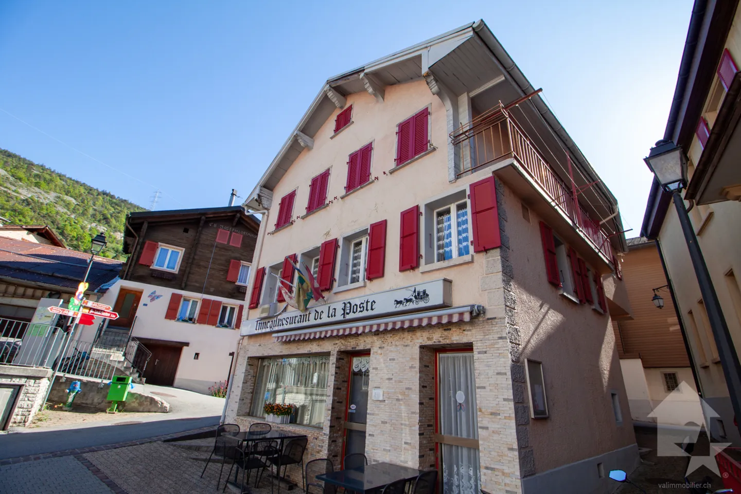 «Maison villageoise de 200 m2 au centre de Varen» - Photo 1 sur 33