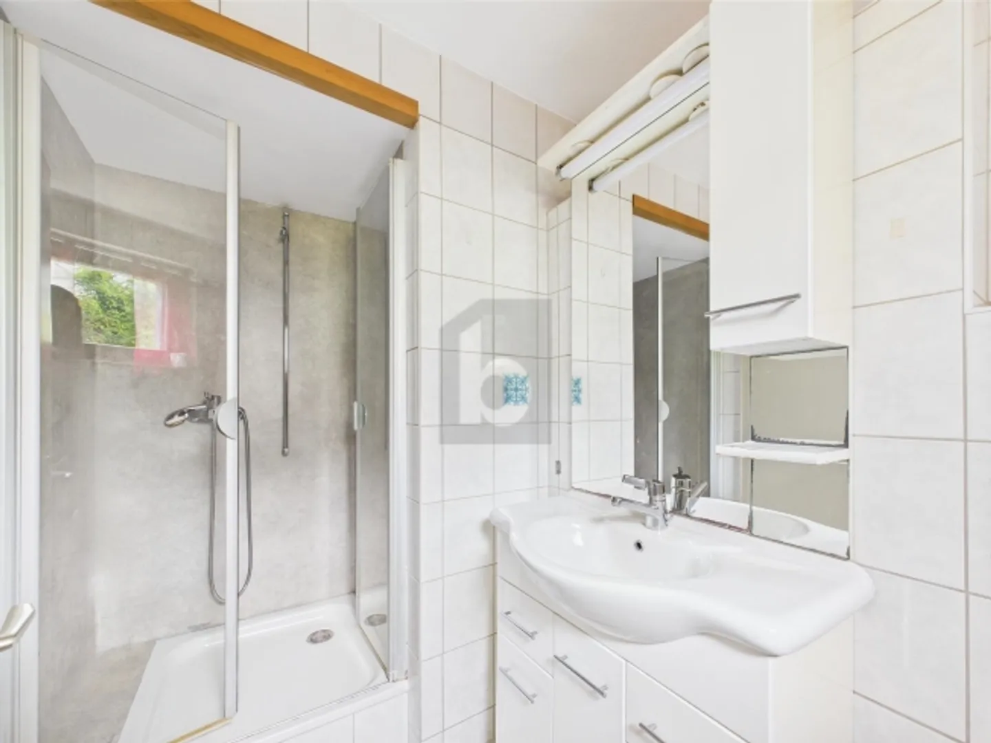 RESERVE - Photo 4 of 6