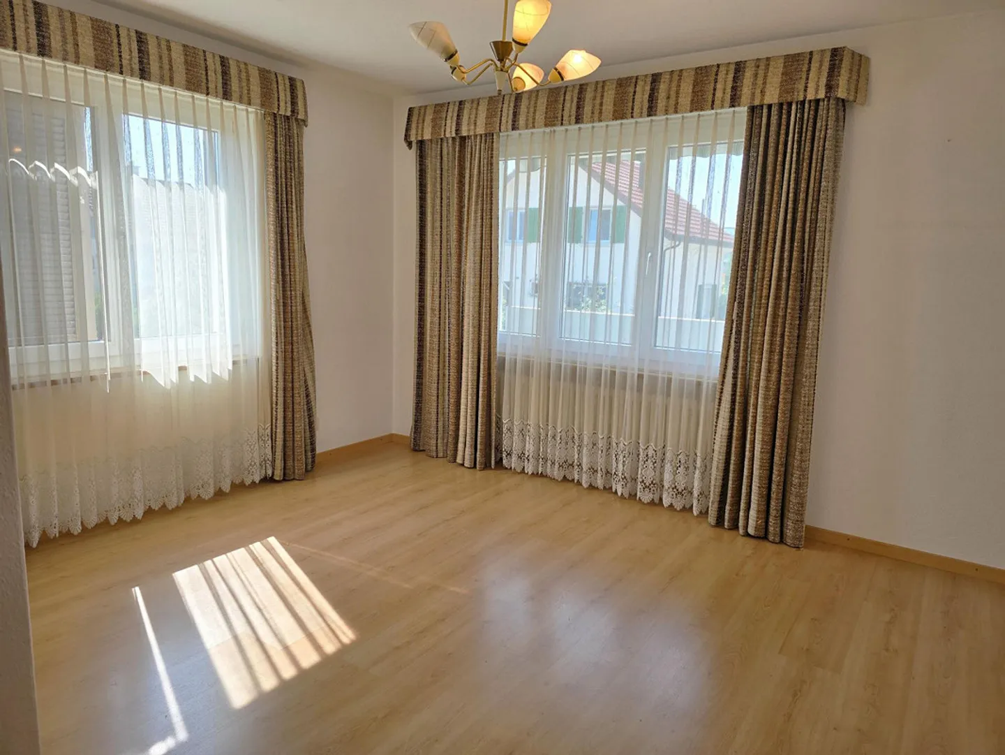 Charming 4.5-room single-family house with practical layout - Photo 5 of 8