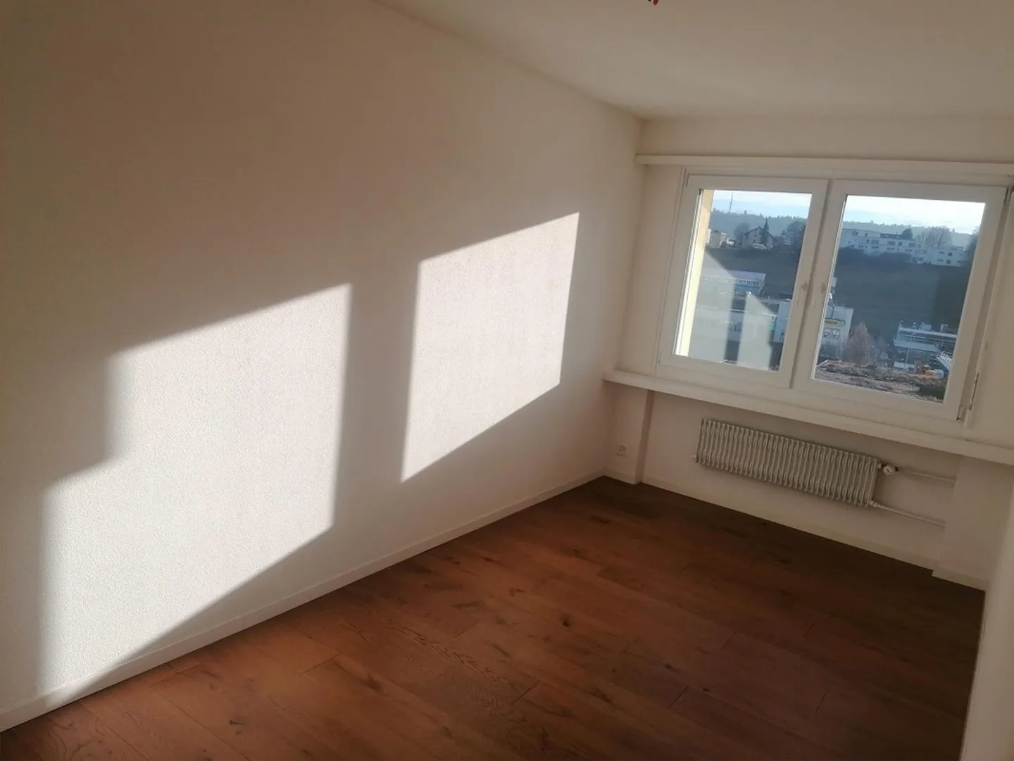 Charming 4.5-room apartment with sunny balcony - Photo 3 of 13