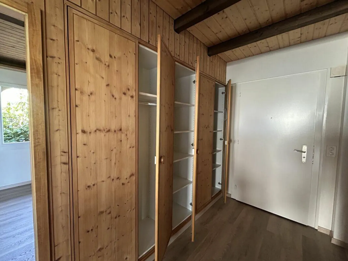 Affascinante casa unifamiliare con ampio giardino - Foto 5 di 16