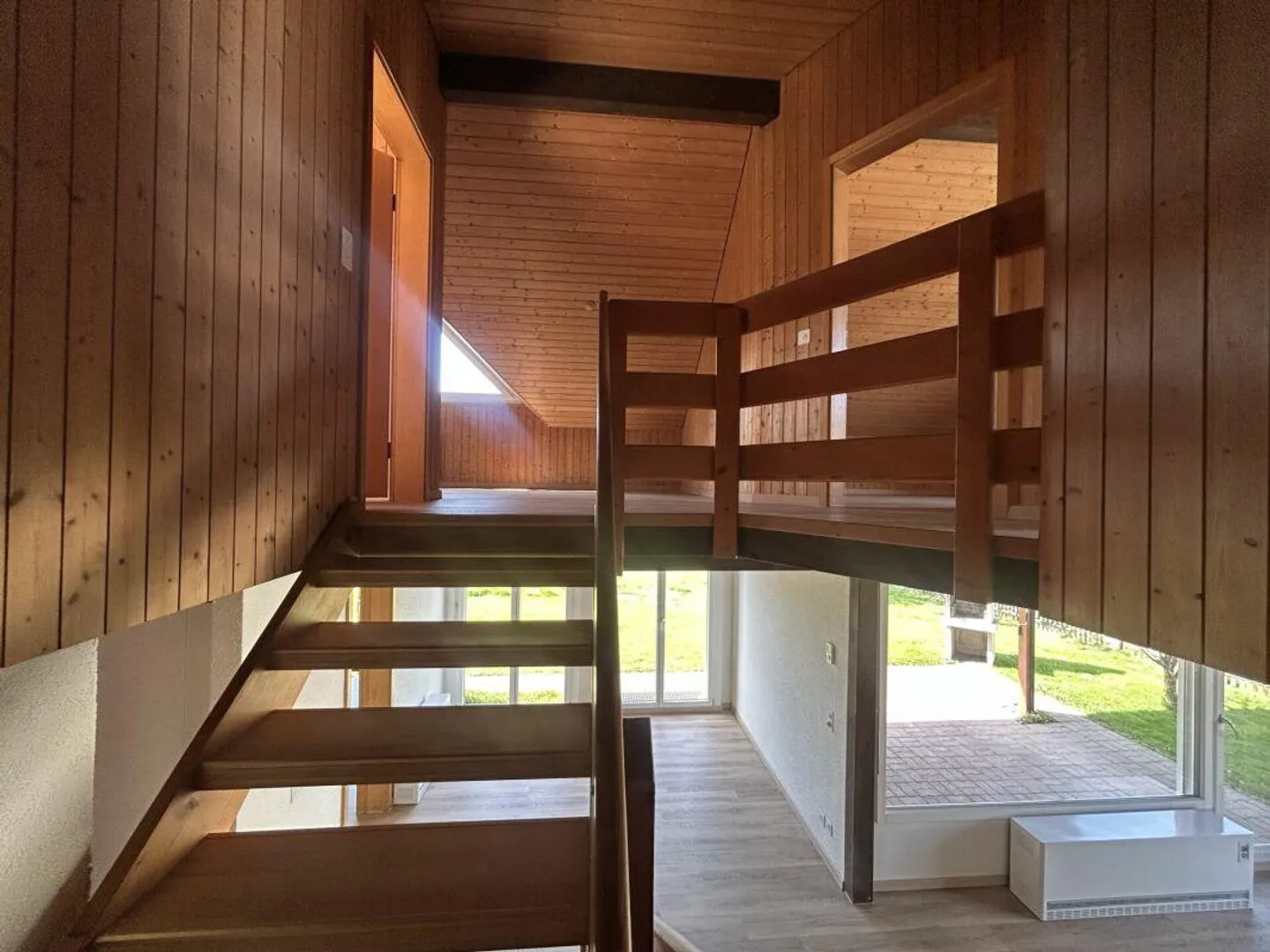 Affascinante casa unifamiliare con ampio giardino - Foto 7 di 16