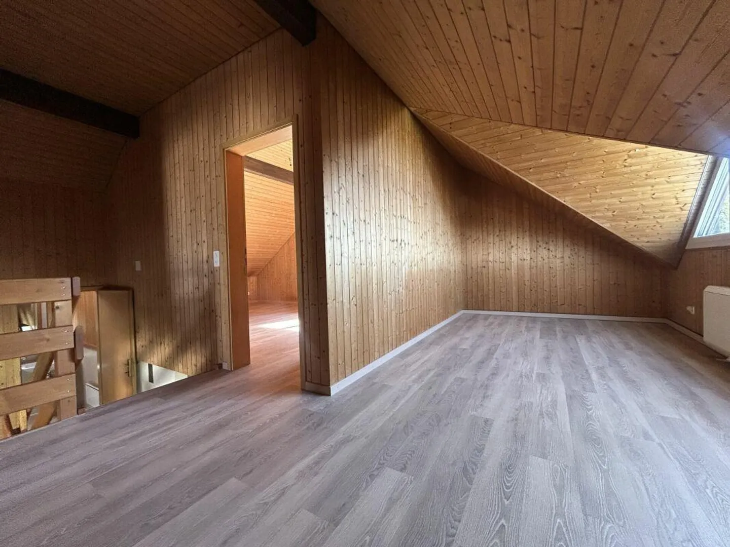 Affascinante casa unifamiliare con ampio giardino - Foto 8 di 16