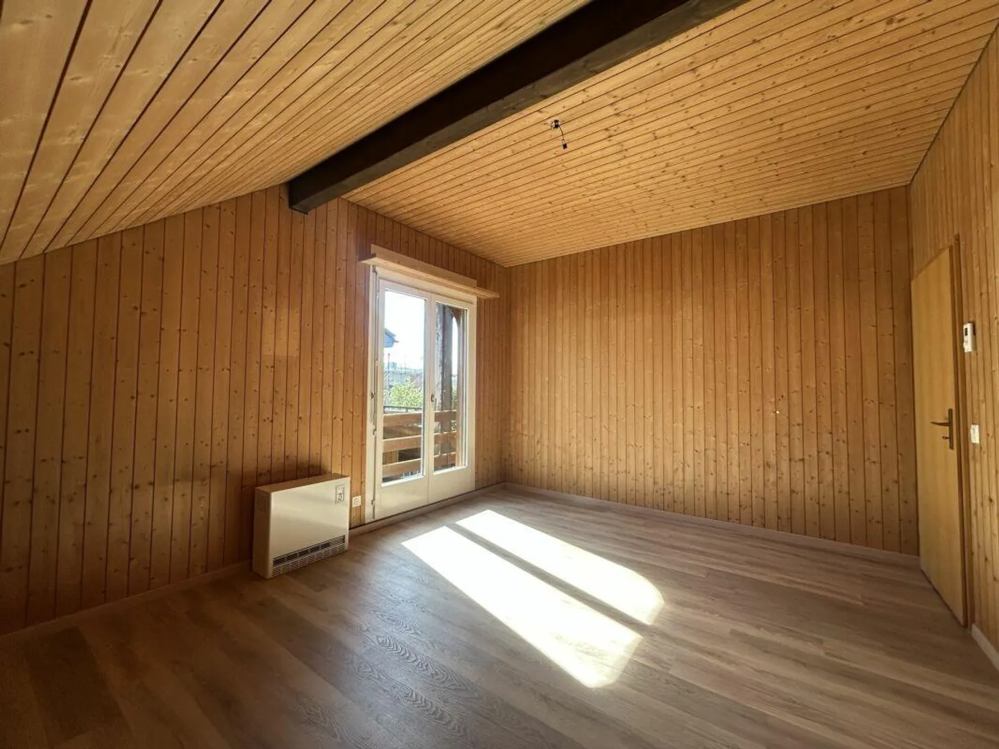 Affascinante casa unifamiliare con ampio giardino - Foto 9 di 16