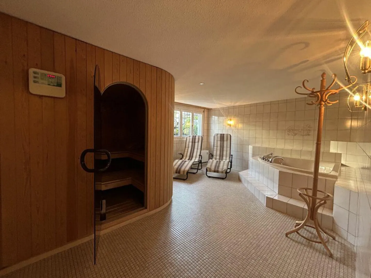 Affascinante casa unifamiliare con ampio giardino - Foto 12 di 16