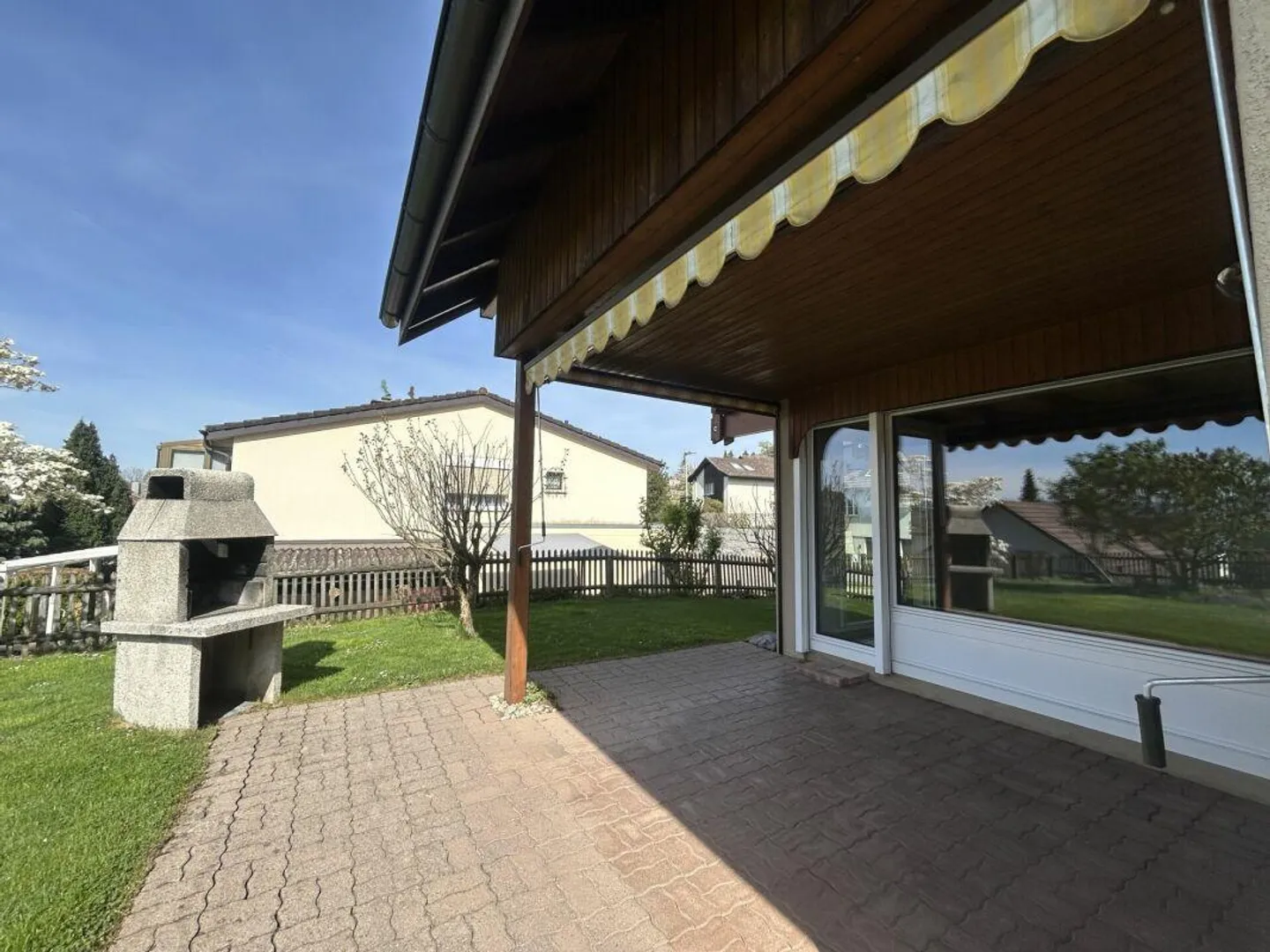 Affascinante casa unifamiliare con ampio giardino - Foto 13 di 16