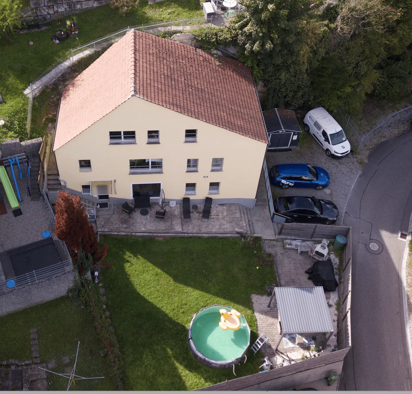 Unica casa unifamiliare con una straordinaria cantina di roccia a Suhr - Foto 1 di 12