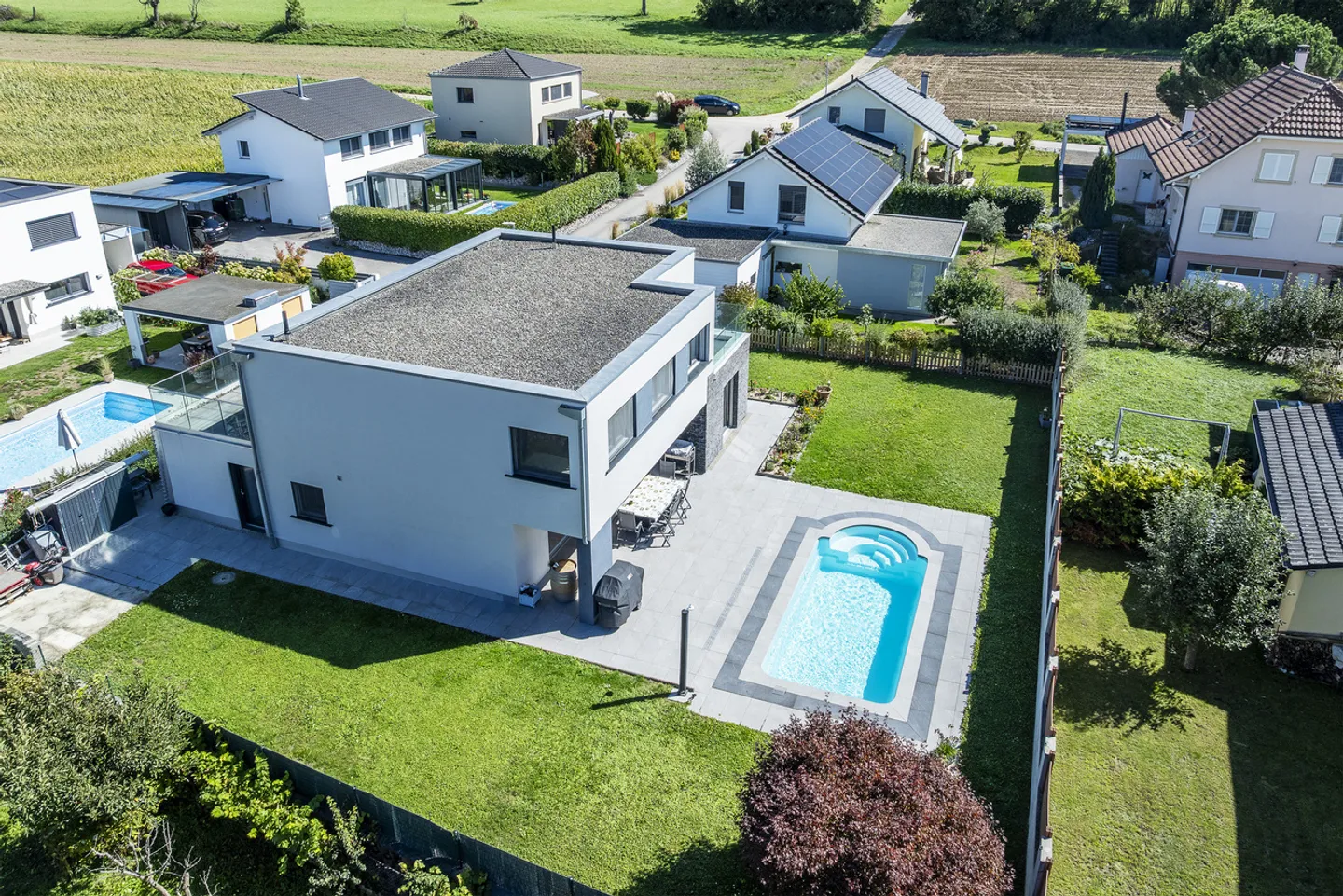 CONTEMPORARY INDIVIDUAL VILLA WITH POOL - Photo 3 of 13