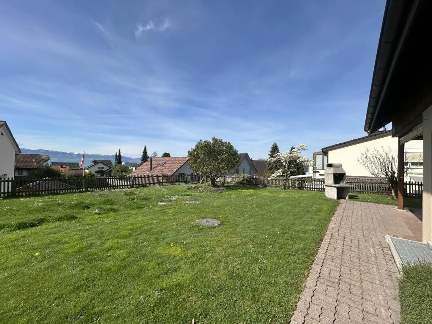 Affascinante casa unifamiliare con ampio giardino - Foto 14 di 16