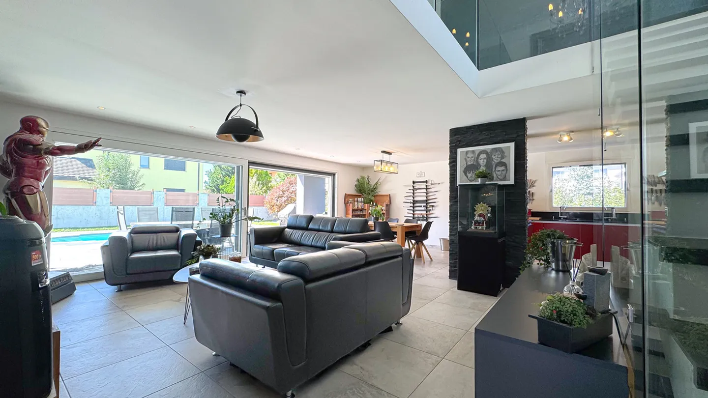 CONTEMPORARY INDIVIDUAL VILLA WITH POOL - Photo 7 of 13