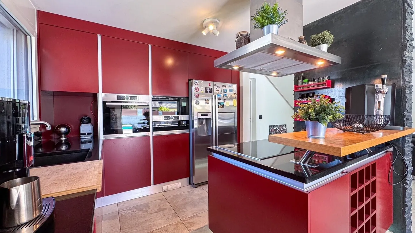 CONTEMPORARY INDIVIDUAL VILLA WITH POOL - Photo 10 of 13