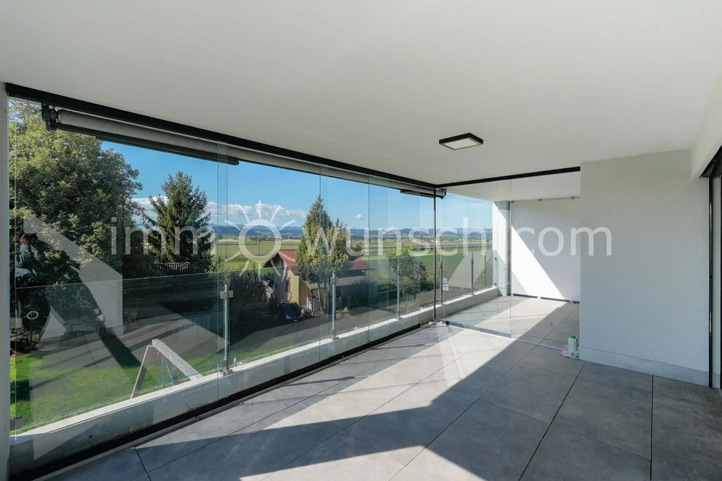 Modern 3.5-Room Apartment with View - Photo 2 of 12