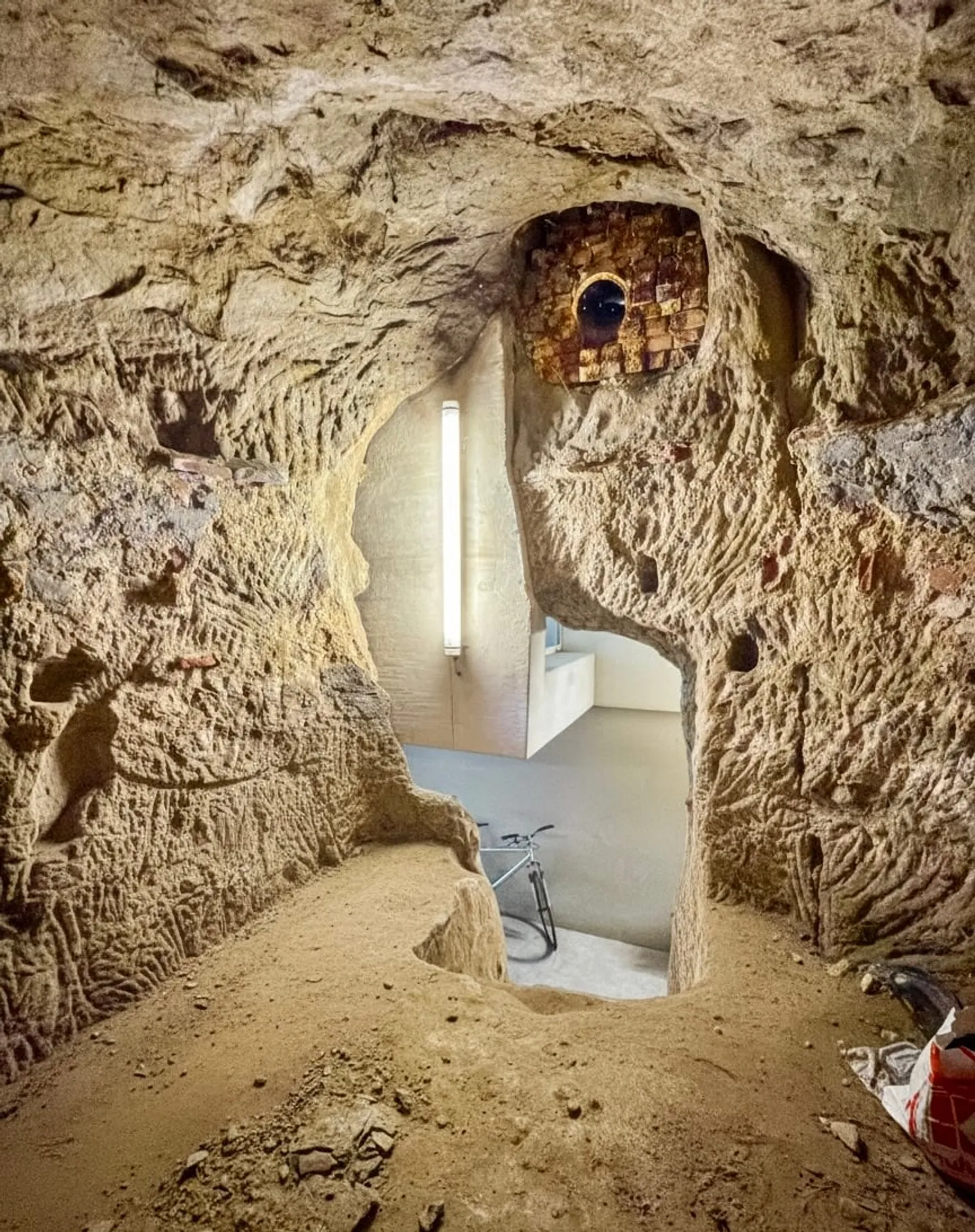 Unica casa unifamiliare con una straordinaria cantina di roccia a Suhr - Foto 6 di 12