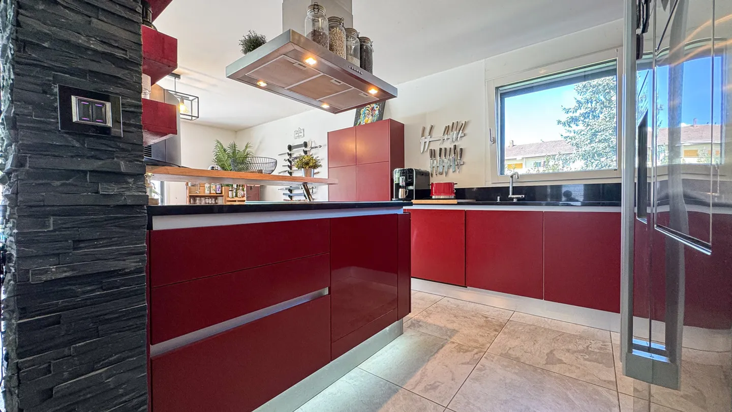 CONTEMPORARY INDIVIDUAL VILLA WITH POOL - Photo 11 of 13