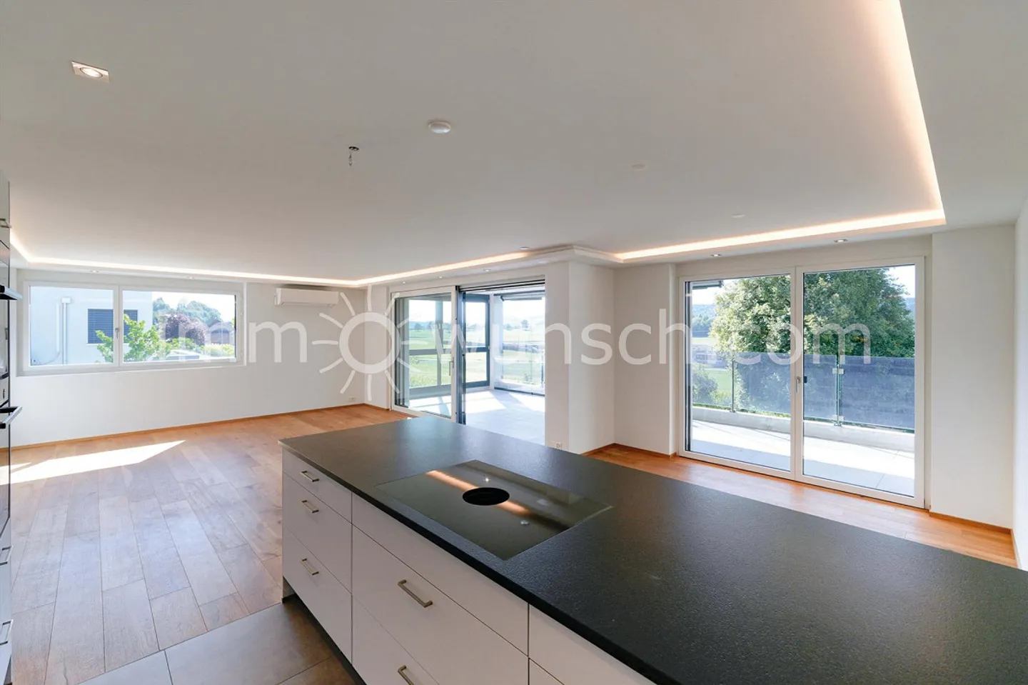 Modern 3.5-Room Apartment with View - Photo 3 of 12