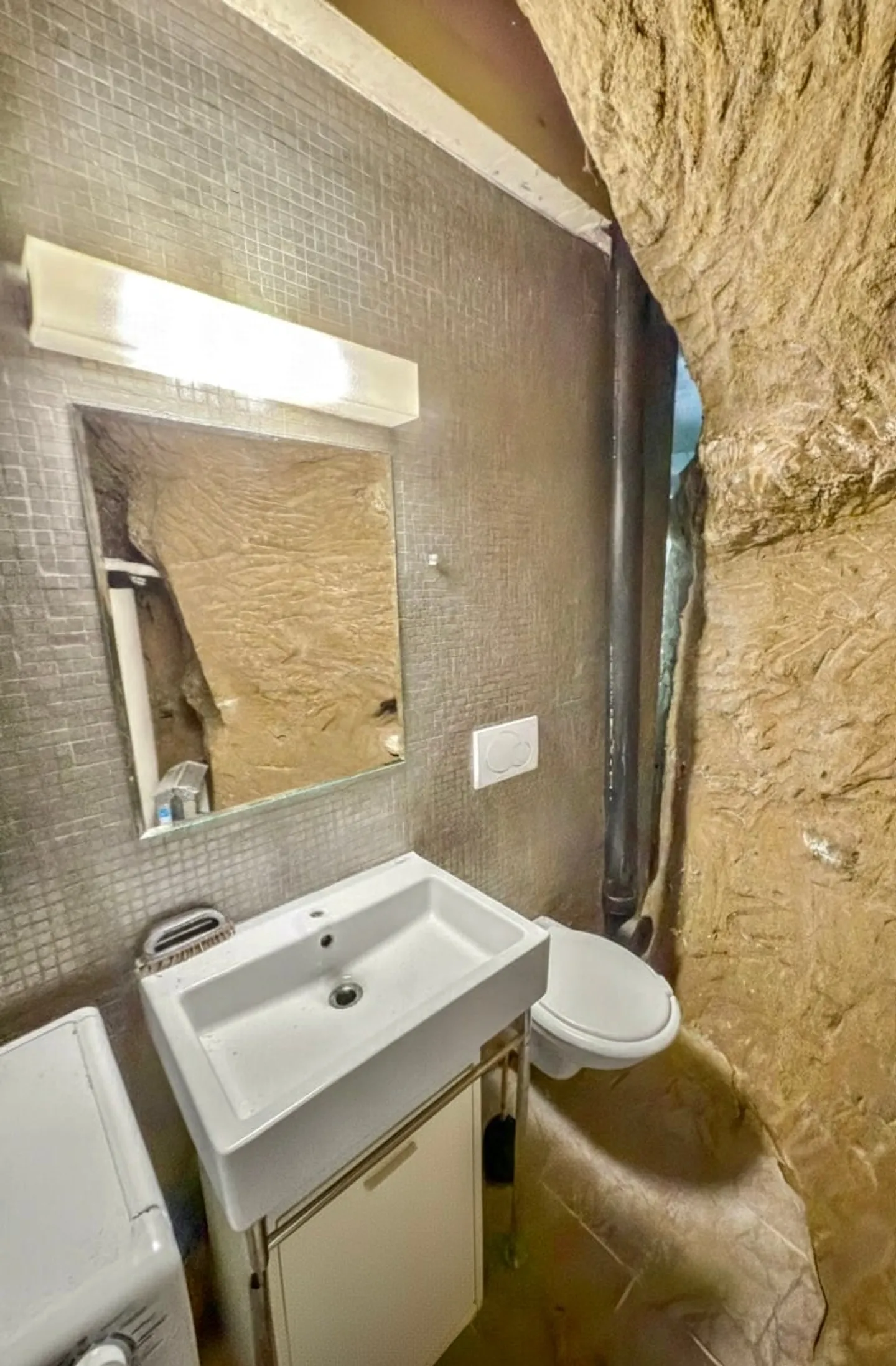 Unica casa unifamiliare con una straordinaria cantina di roccia a Suhr - Foto 7 di 12