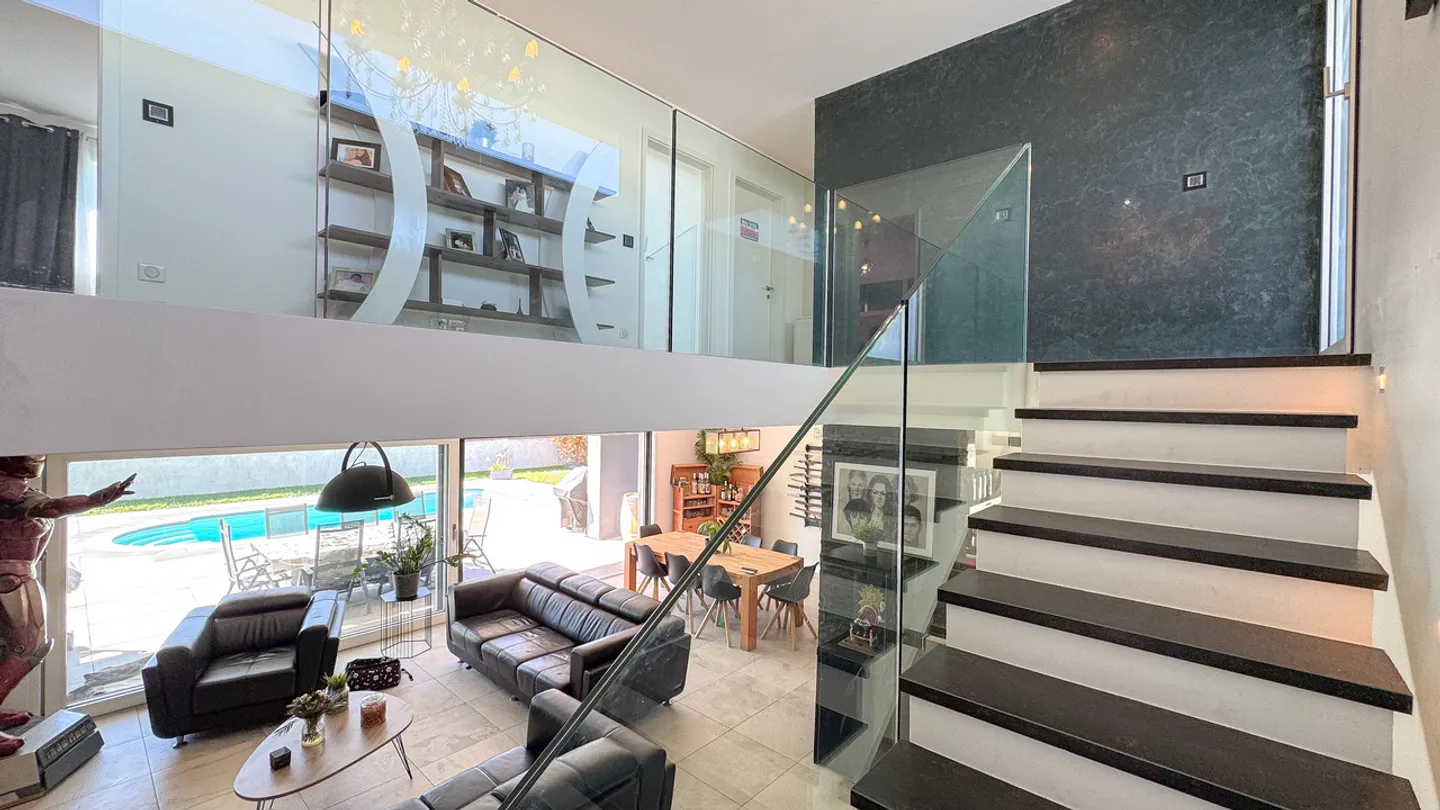 CONTEMPORARY INDIVIDUAL VILLA WITH POOL - Photo 12 of 13