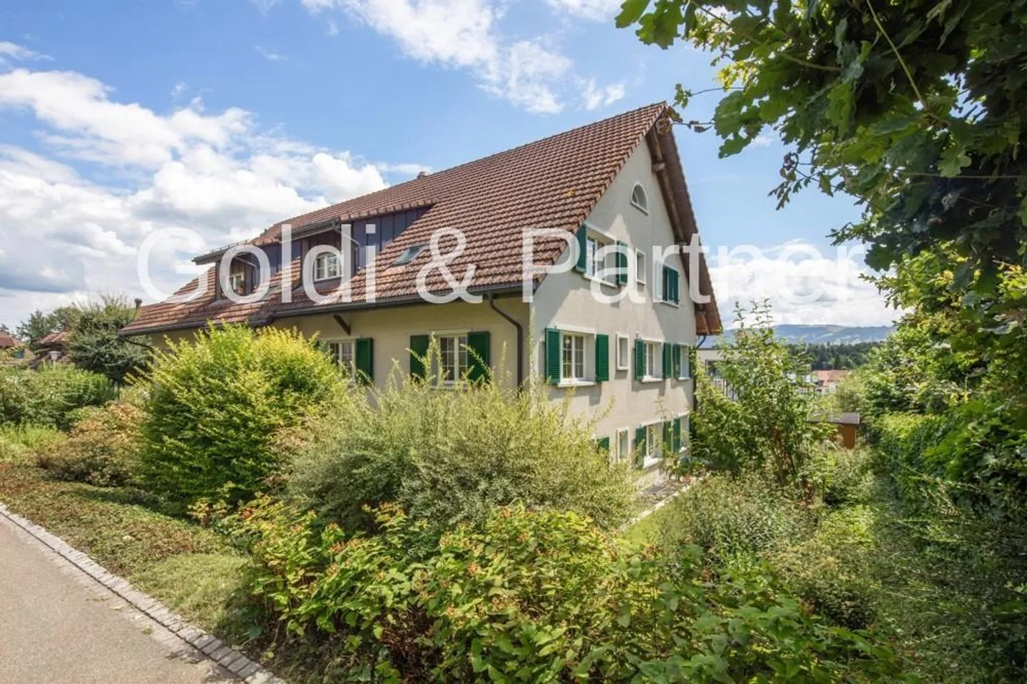 Grosszügige und helle Geschosswohnung mit Balkon. - Foto 1 von 7