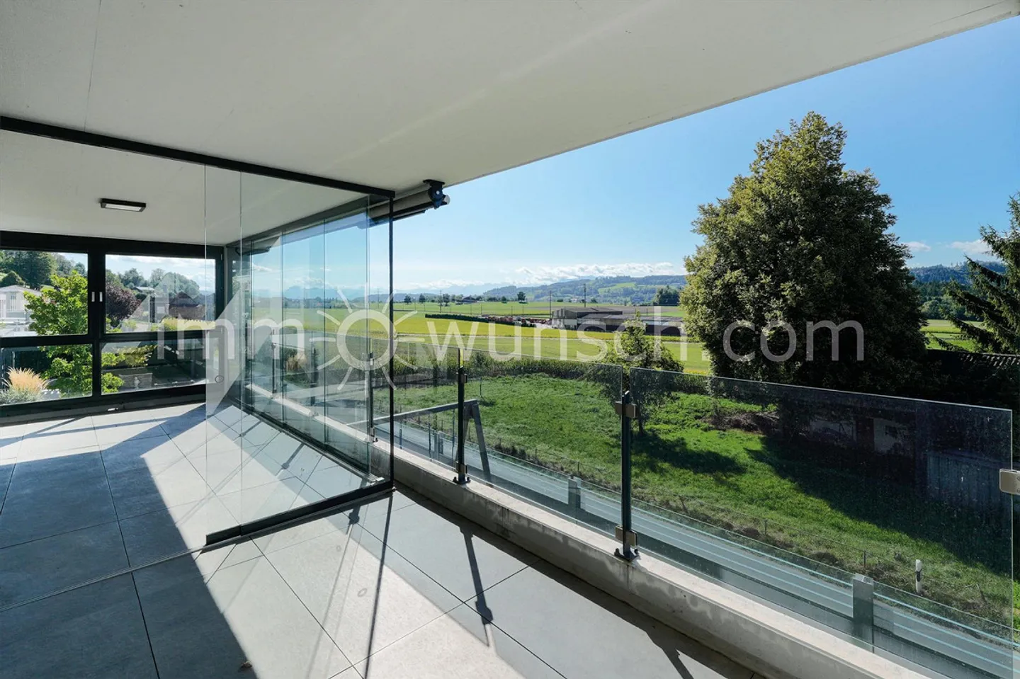 Modern 3.5-Room Apartment with View - Photo 1 of 12