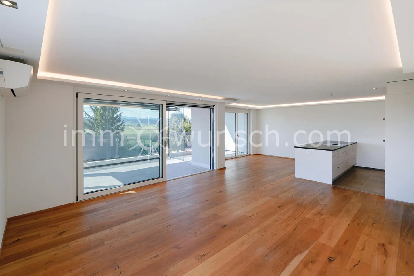 Modern 3.5-Room Apartment with View - Photo 4 of 12