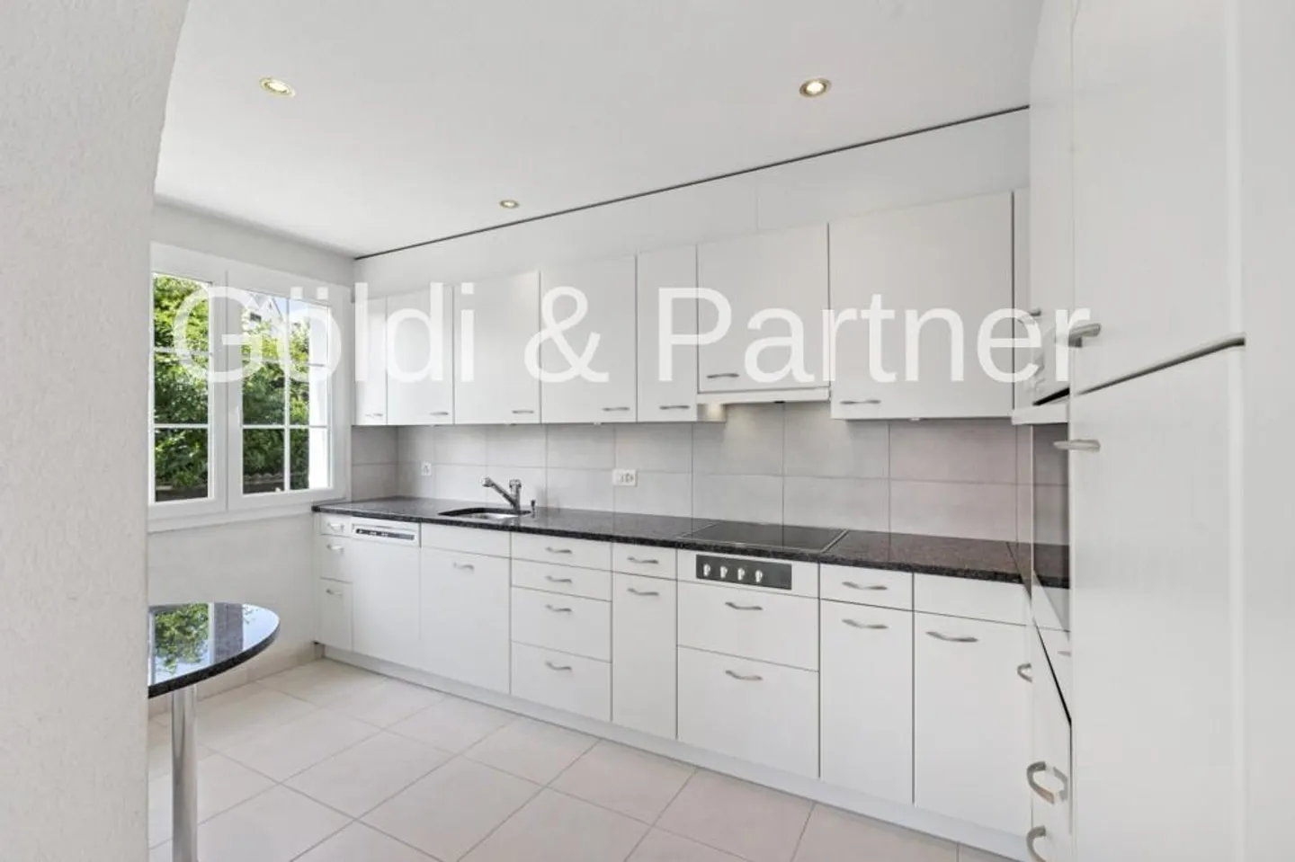 Grosszügige und helle Geschosswohnung mit Balkon. - Foto 3 von 7