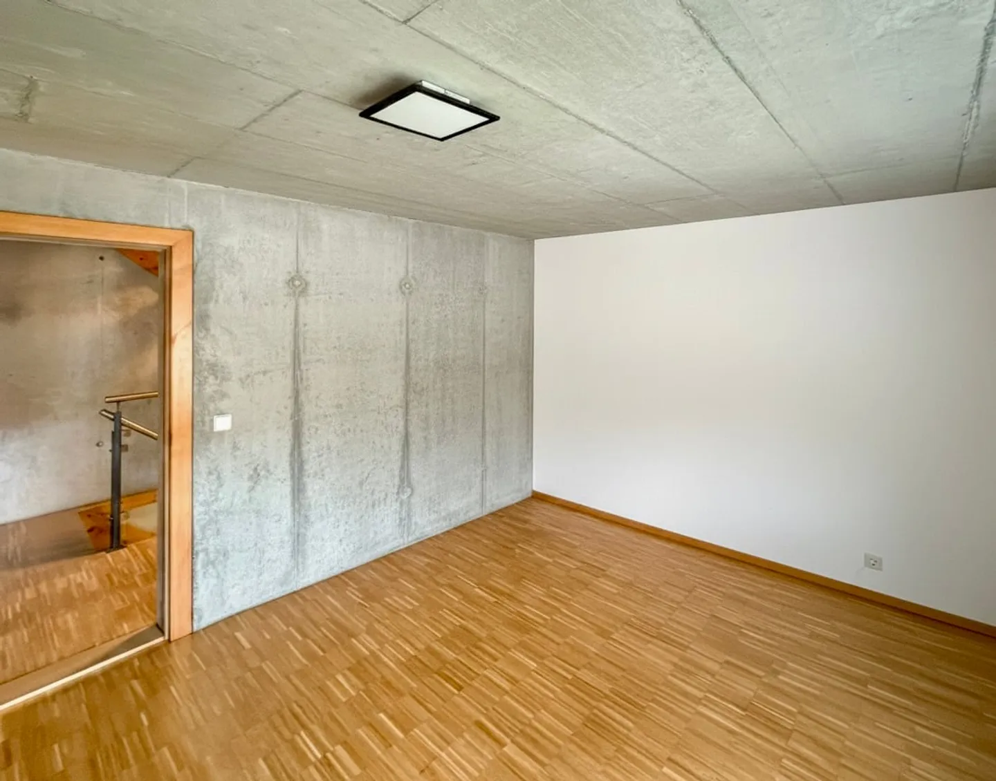 Unica casa unifamiliare con una straordinaria cantina di roccia a Suhr - Foto 10 di 12