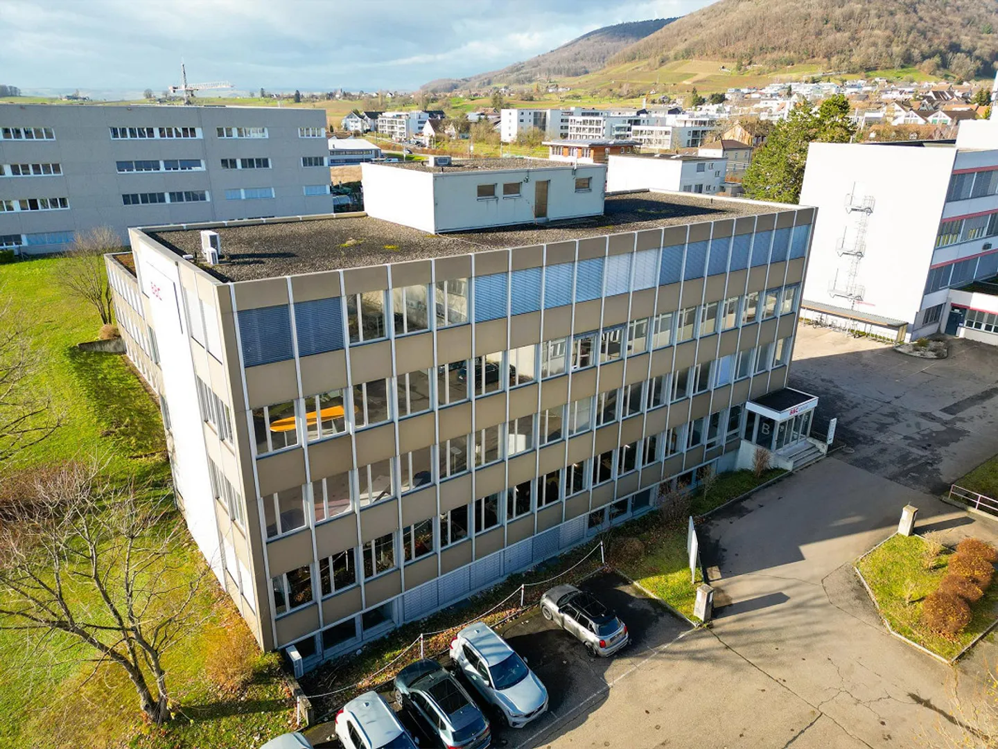 Raum für Visionen: Flexible Gewerbe- & Büroflächen in Beringen - Foto 2 von 8