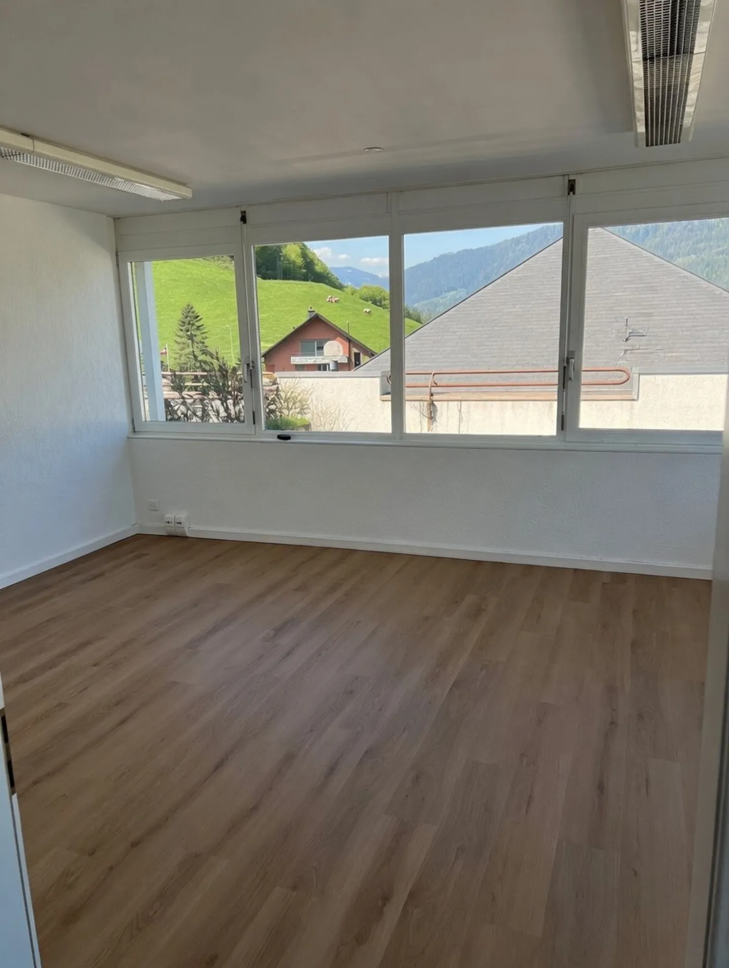 Ufficio / Atelier con Bagno in Affitto al Galgenried 6 a Stans - Foto 3 di 5