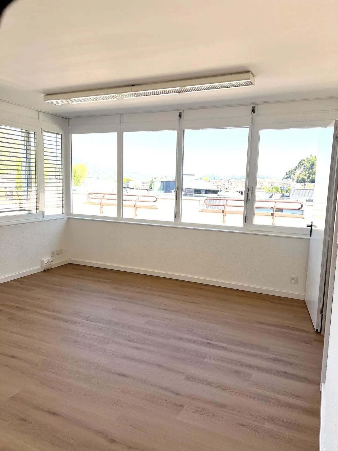 Ufficio / Atelier con Bagno in Affitto al Galgenried 6 a Stans - Foto 4 di 5
