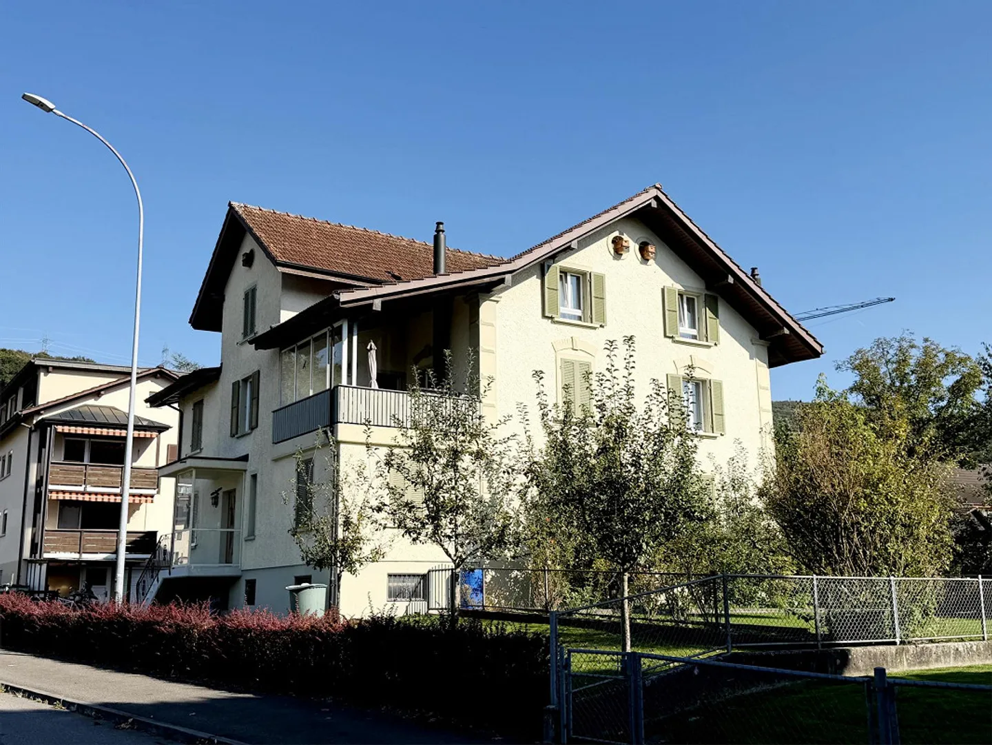 Casa bifamiliare a Triengen LU - ben tenuta, centrale e versatile - Foto 1 di 16