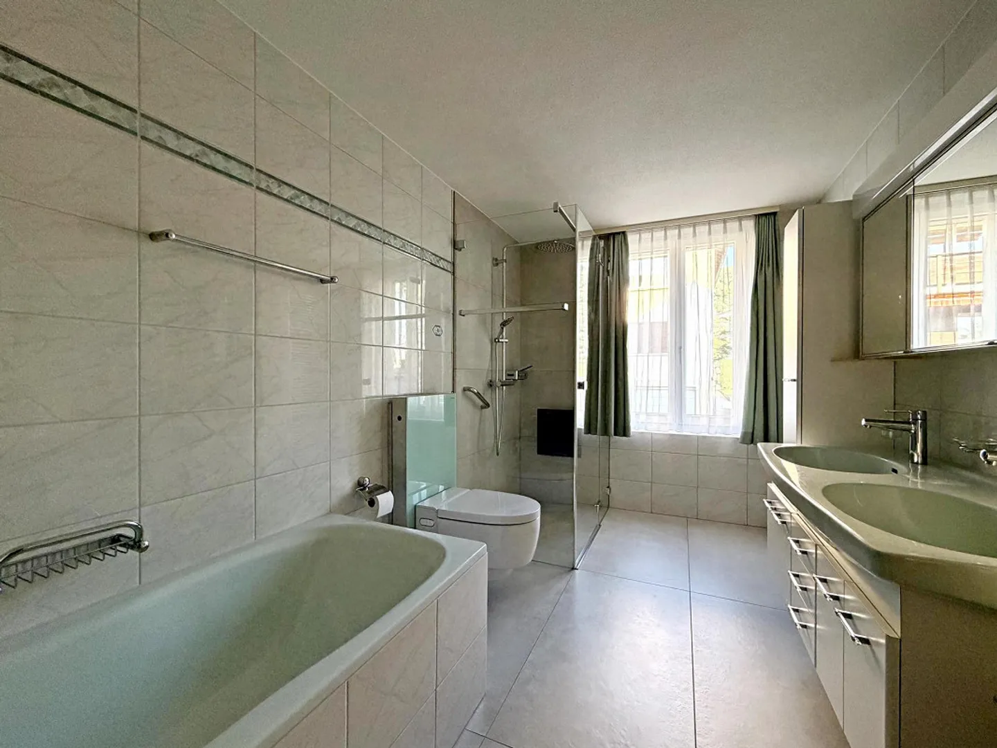 Casa bifamiliare a Triengen LU - ben tenuta, centrale e versatile - Foto 3 di 16
