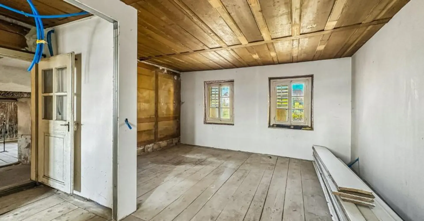 Freiburger Haus zur Umwandlung in 2 Wohnungen mit Baugenehmigung für Erweiterung - Foto 6 von 10