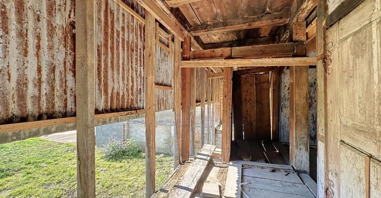 Freiburger Haus zur Umwandlung in 2 Wohnungen mit Baugenehmigung für Erweiterung - Foto 8 von 10
