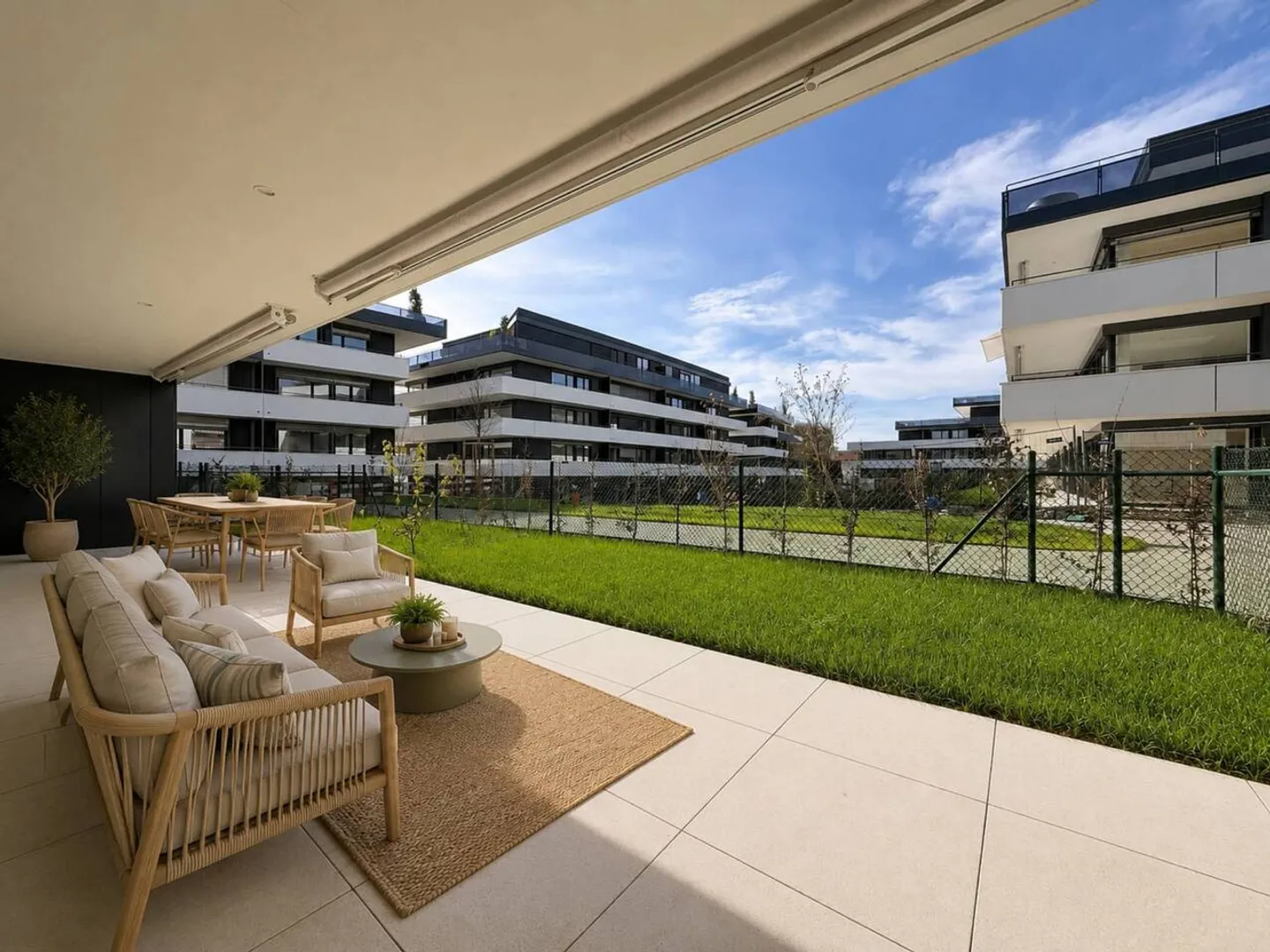 New 3.5-room apartment with terraces and gardens - Photo 6 of 13