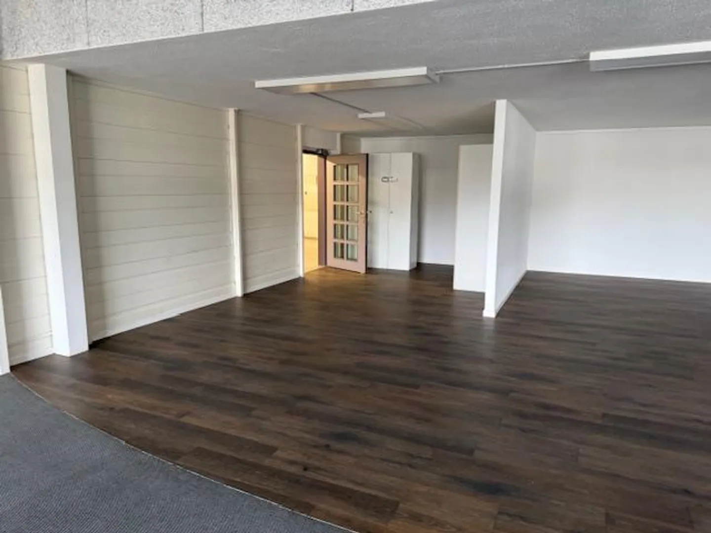 Modern & Versatile Commercial Space in St. Gallen - Photo 1 of 11