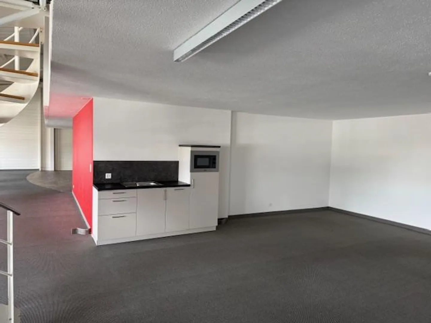 Modern & Versatile Commercial Space in St. Gallen - Photo 8 of 11