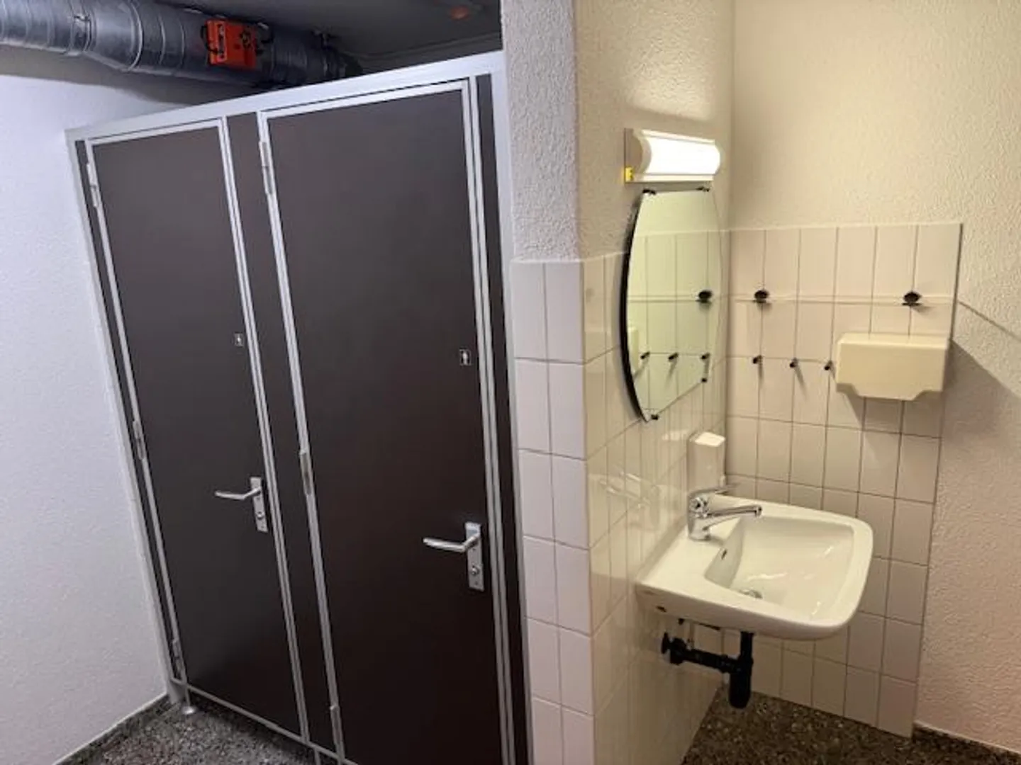 Modern & Versatile Commercial Space in St. Gallen - Photo 10 of 11