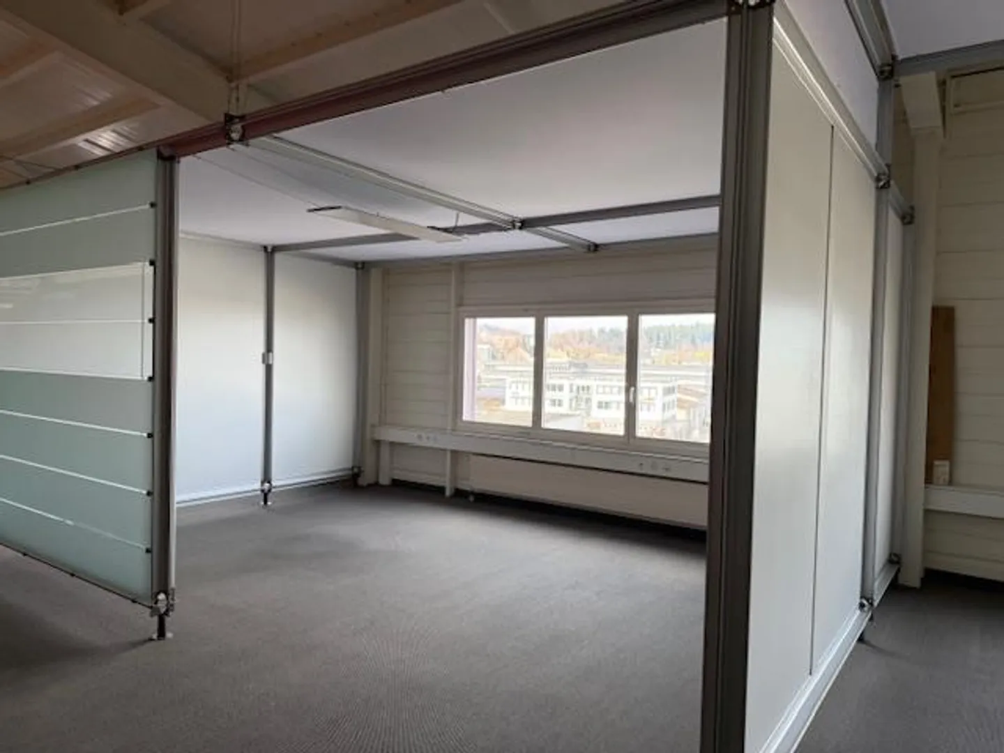 Modern & Versatile Commercial Space in St. Gallen - Photo 3 of 11